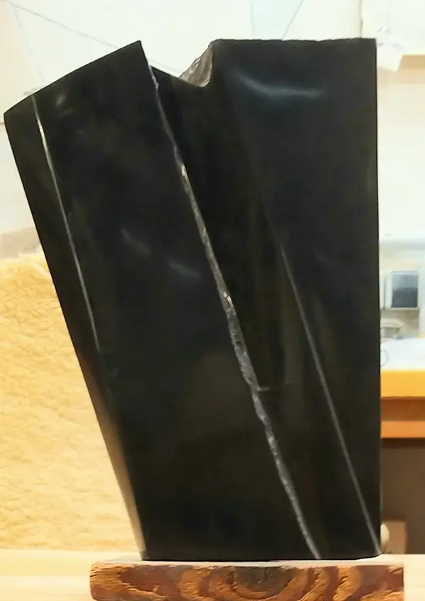 Skulptur Faltung aus belgischem Marmor vom Atelier Jacobs